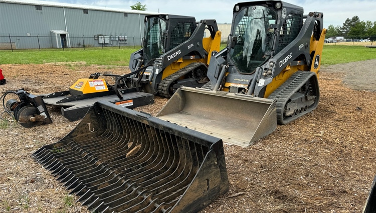 John Deere 317G Skid Steer