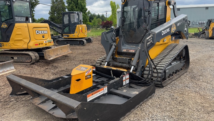 John Deere 331P Skid Steer 3