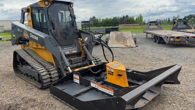 John Deere 331P Skid Steer 4